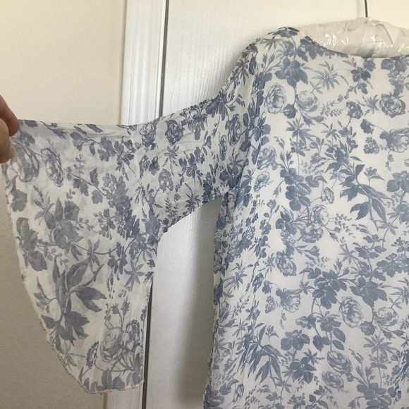 Viola Borghi Italy Blue Floral Silk Blouse with Bell Sleeves Sz L - Picture 4 of 9